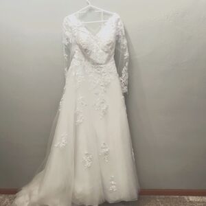 White V-Neck Bishop Sleeve Wedding Gown